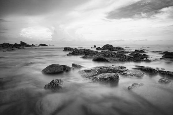 Photograph Rodrigo West Ocean Move on One Eyeland